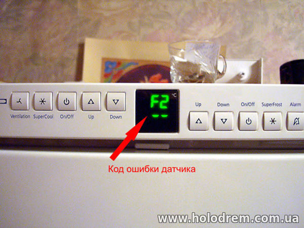 Гуди ошибка. Ошибка f2 в холодильнике Liebherr. Либхер панель управления холодильника. Коды ошибок холодильника Liebherr. Холодильник Liebherr индикатор off.